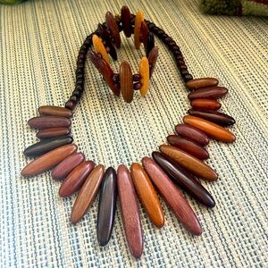 Wooden necklace & bracelet set